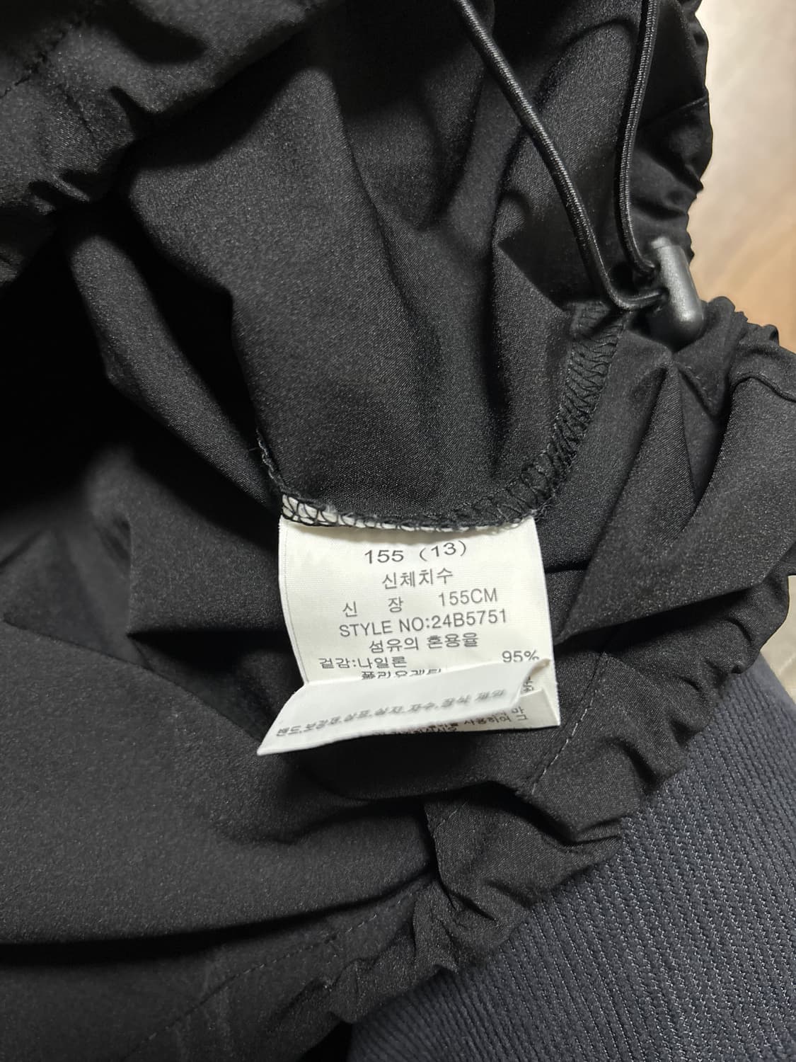 에꼴리에 블랙 브이넥 베스트 상품이미지3