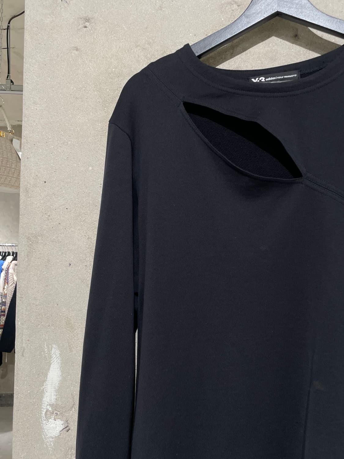 와이 쓰리 블랙 컷 아웃 크루넥 스웻 셔츠 상품이미지2