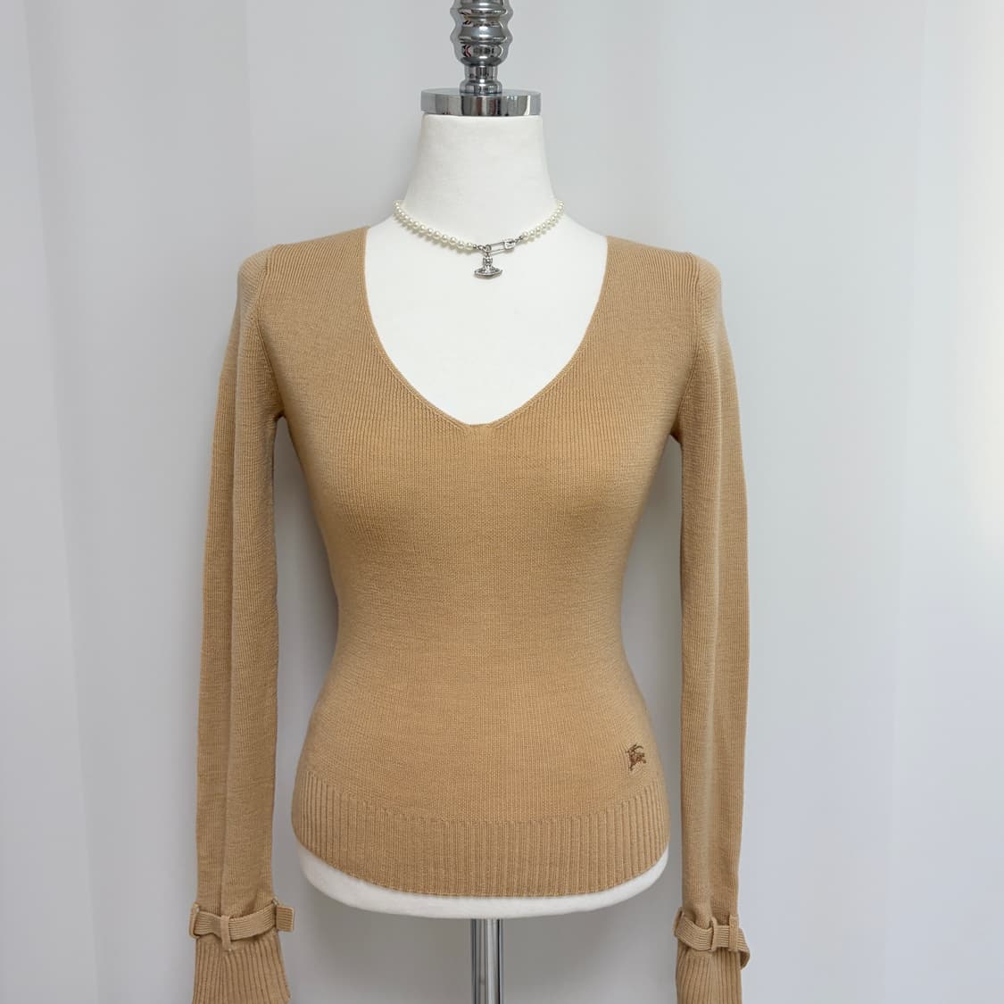 버버리 블루라벨 브이넥 니트 베이지 상품이미지4