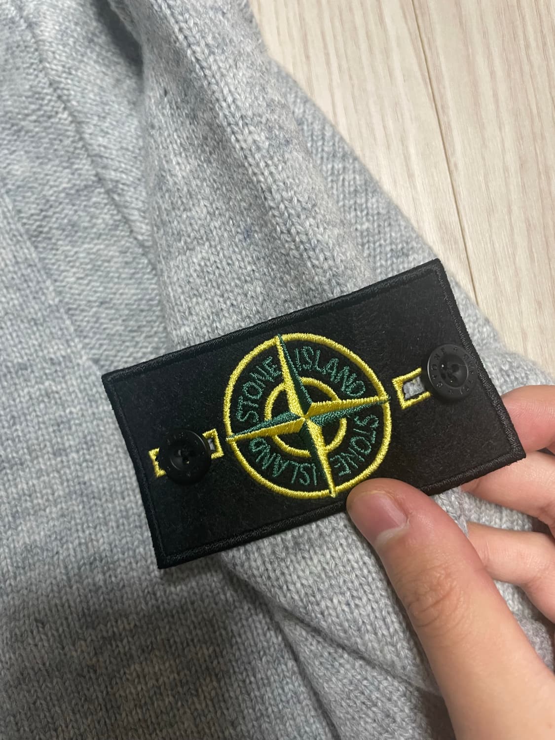 [새상품] 스톤아일랜드 램스울 리브 라운드 니트 상품이미지3