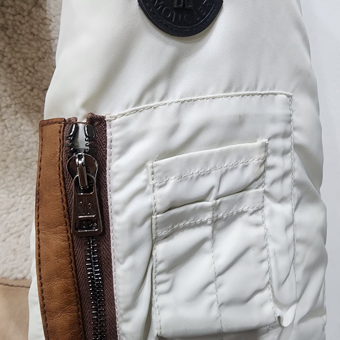 몽클레어 들라그랑쥬 레더 패딩 5사이즈 상품이미지5