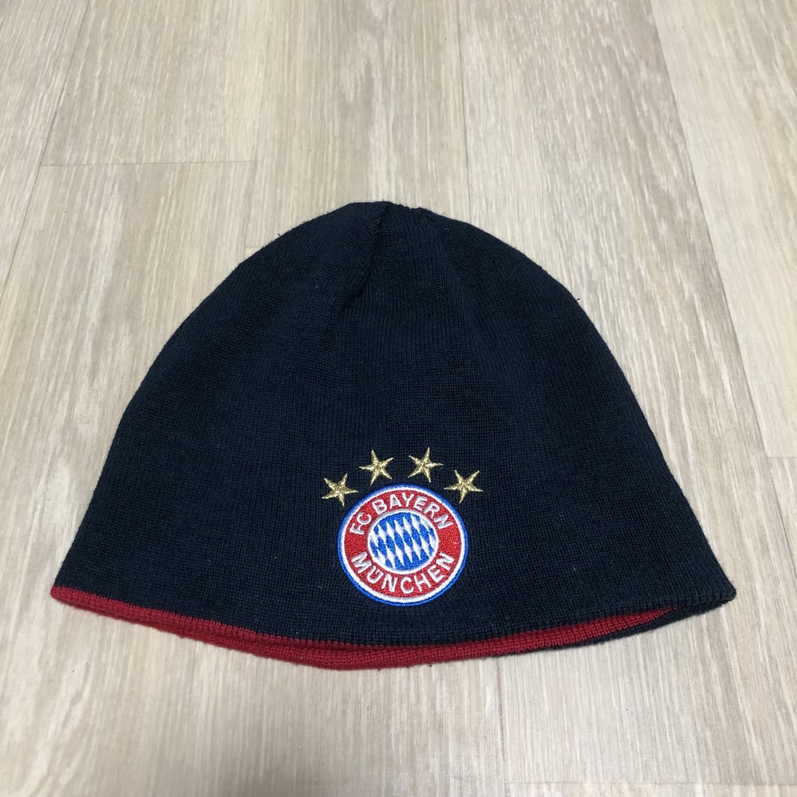 (OS) FC 바이에른 뮌헨 오피셜 리버시블 노 커프 숏 비니 네이비 상품이미지1