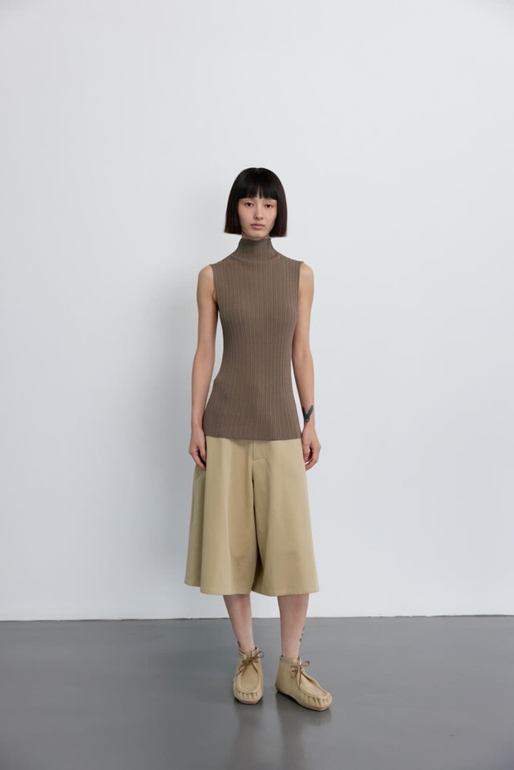 GBH 슬림 플리츠 슬리브리스 코코아 상품이미지1