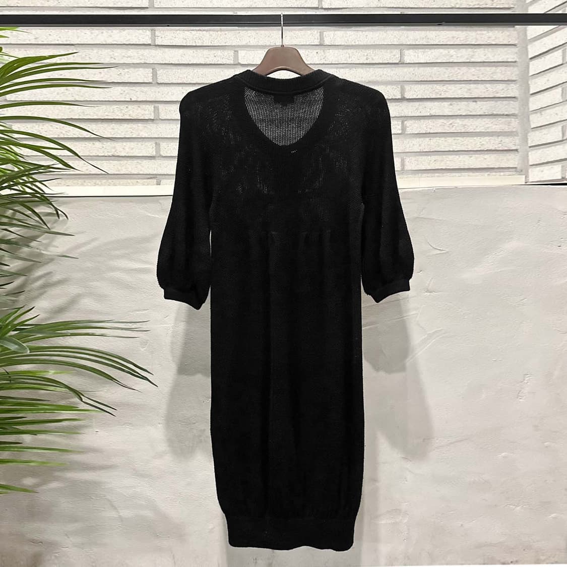 버버리 블루라벨 니트 롱 원피스 7부 퍼프 소매 투버튼 디테일 블랙 상품이미지3