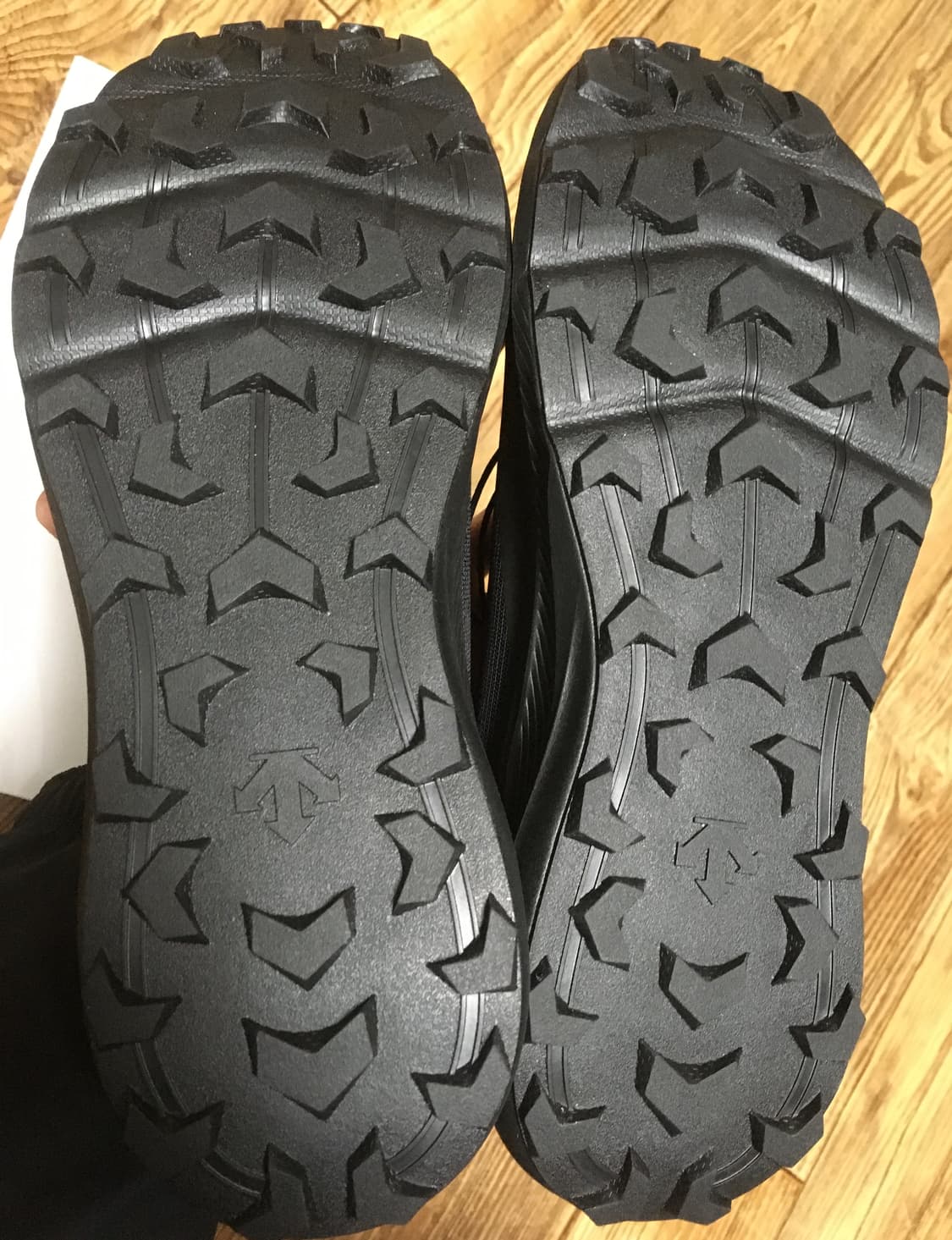 데상트 유스 시프트 트레일 블랙 판매합니다  상품이미지6