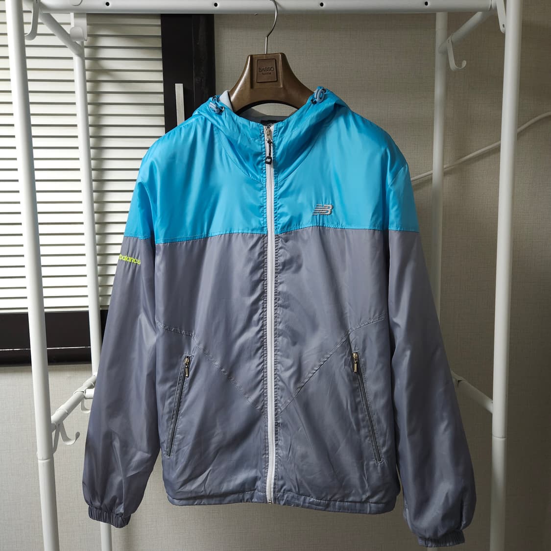 100 ) 뉴발란스 바람막이 블루/회색 후드 자켓 상품이미지1
