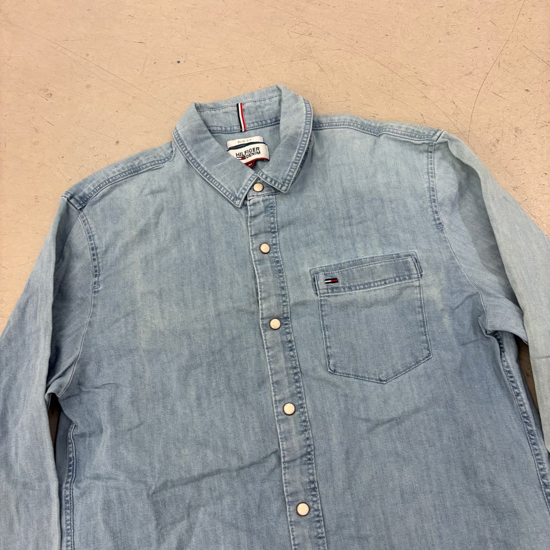 타미힐피거 데님 워싱 슬림핏 셔츠 상품이미지2