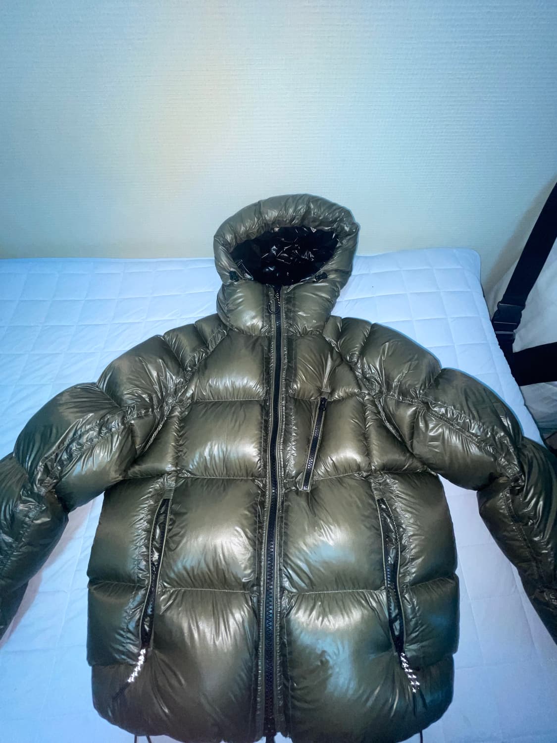 무신사 스탠다드 패딩 카키 M사이즈 판매합니다! 상품이미지1