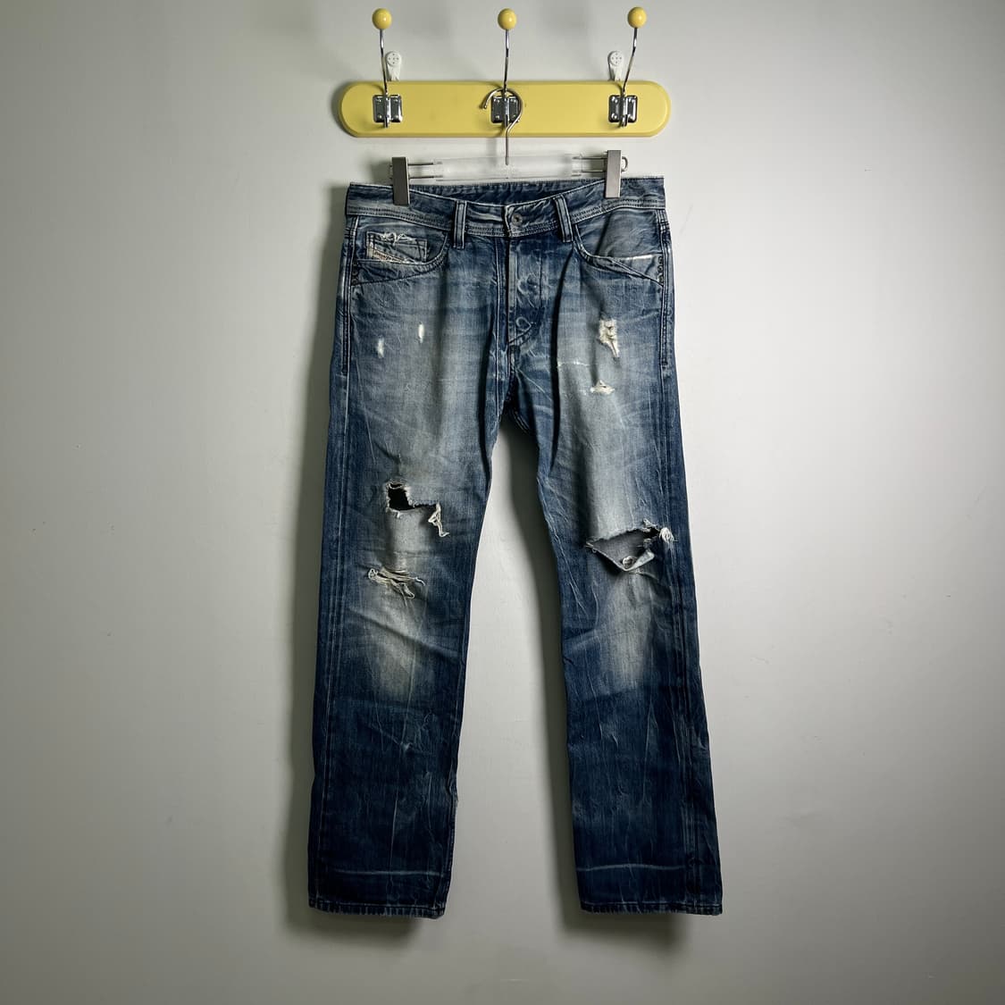 Diesel 디젤 MENNIT 워시드 디스트로이드 데님 팬츠 30 상품이미지1