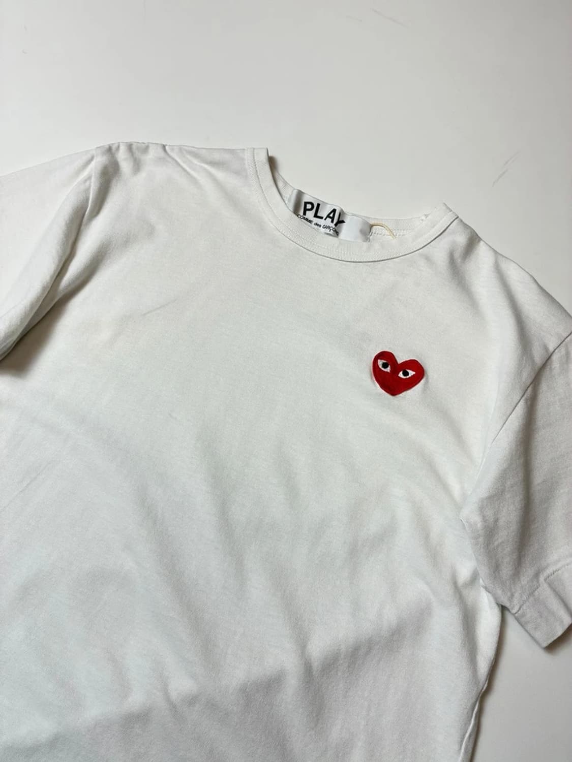 꼼데가르송 우먼스 하트 와펜 반팔 티셔츠 PN8562 상품이미지2