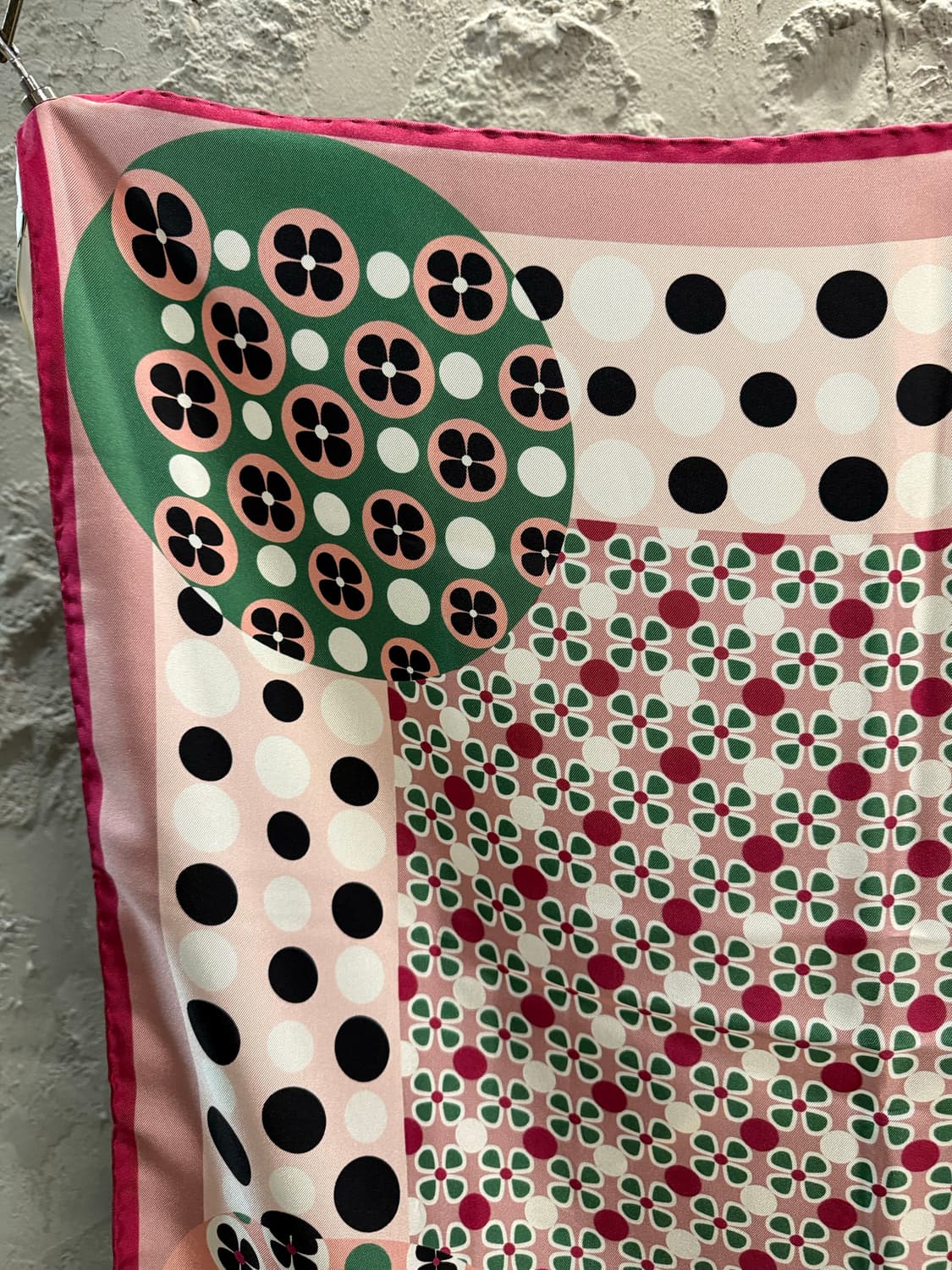 70 펜디FENDI 플로럴 도트 그래픽 실크 스카프 핑크 상품이미지5