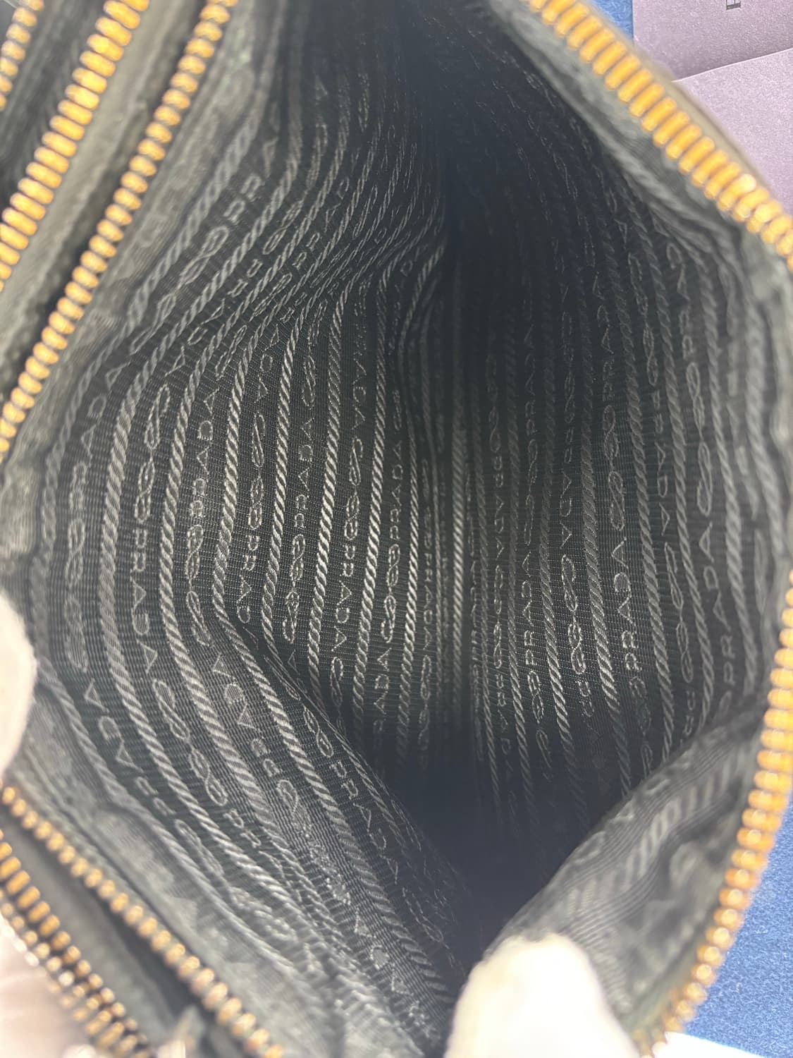 (풀박스/정품)프라다 나일론 삼각로고 크로스백 상품이미지8