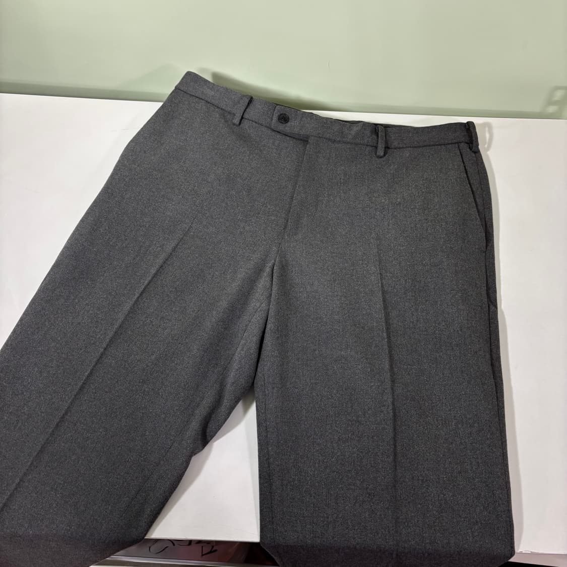 36-37 유니클로 히트텍 그레이 테이퍼드핏 슬랙스 상품이미지2