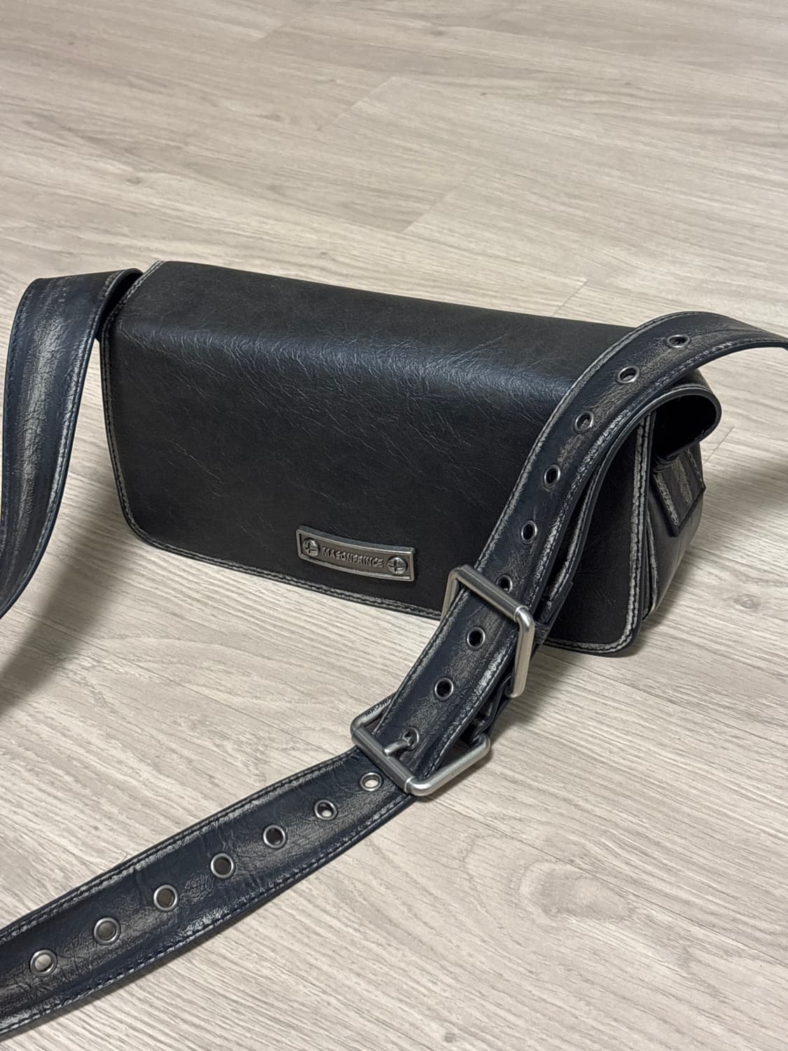 메이슨 프린스 숄더백 다크브라운 상품이미지1