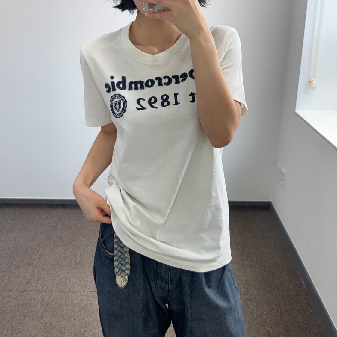 Abercrombie 아베크롬비 스펠아웃 로고 아이보리 반팔 상품이미지1