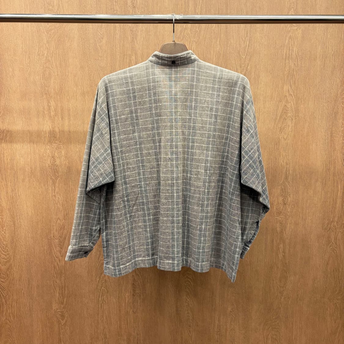 이세이미야케 긴팔 카라넥 셔츠 체크 패턴 프론트 포켓 디테일 그레이 상품이미지3