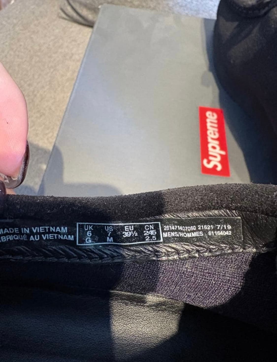 클락스 x 슈프림 왈라비 고어텍스 블랙 상품이미지4