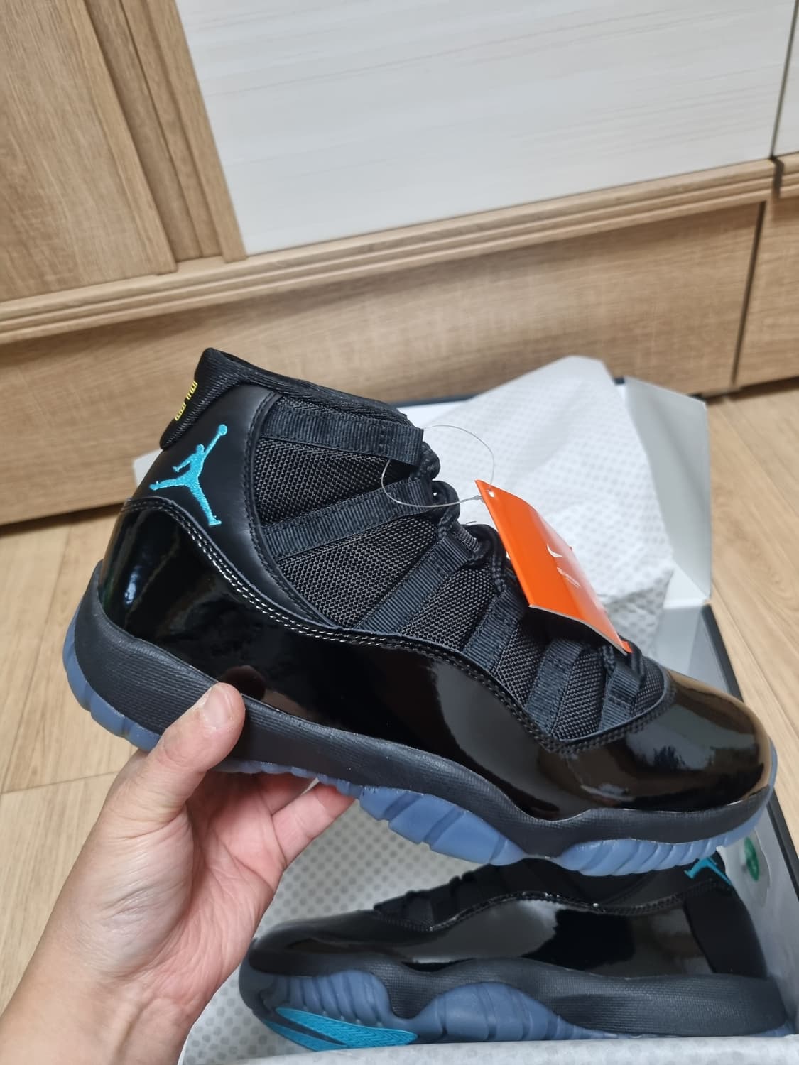 나이키 조던 11 레트로 감마
275 새상품 상품이미지1