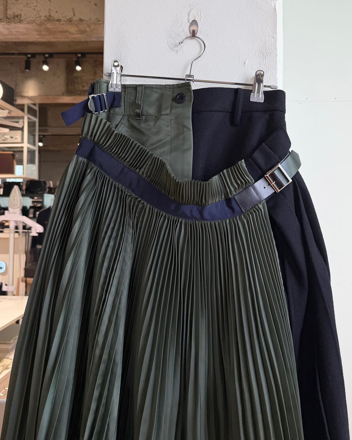 사카이 네이비 카키 플리츠 패널 하이브리드 롱스커트  상품이미지2