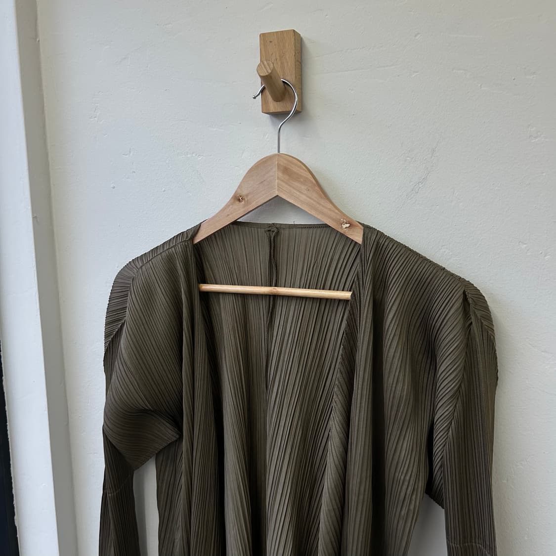 플리츠플리즈 카키 가디건&플리츠플리즈 카키 팬츠 상품이미지1