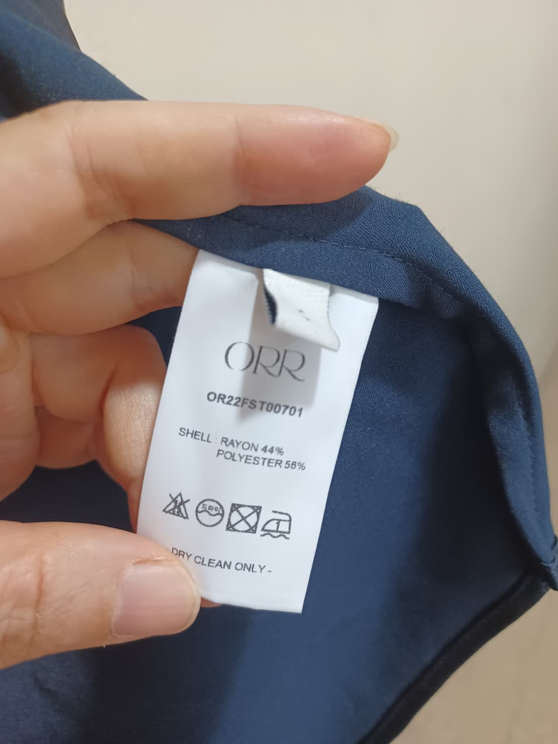 ORR 오르 네이비색 유광 블라우스  상품이미지5