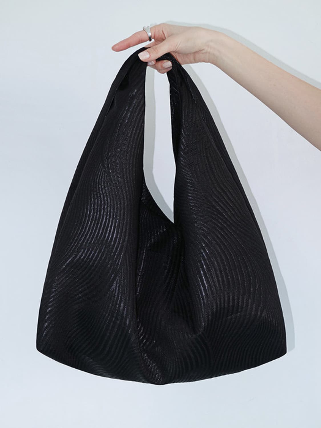 피시아 draped shoulder bag wave pattern 가방 상품이미지1