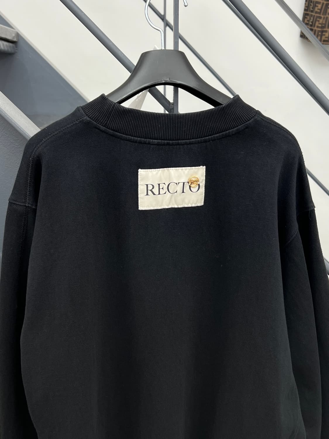 렉토 RC 로고패치 블랙 맨투맨 상품이미지2