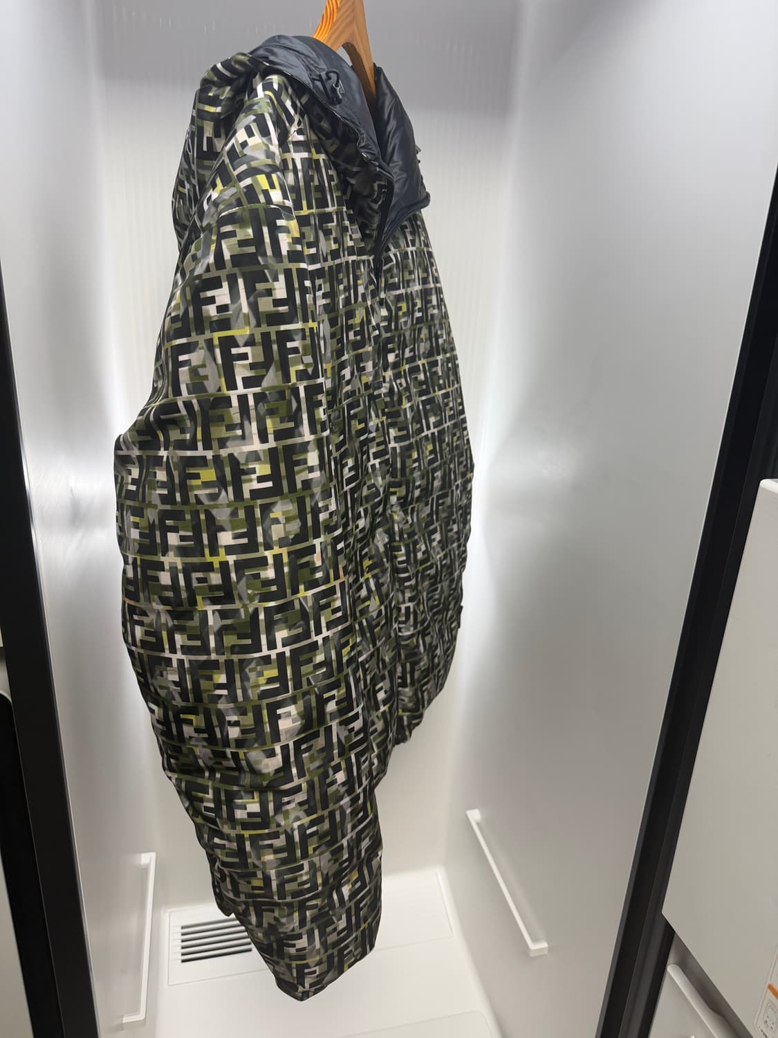 펜디 리버서블 카모 윈드브레이커 패딩 52 상품이미지3