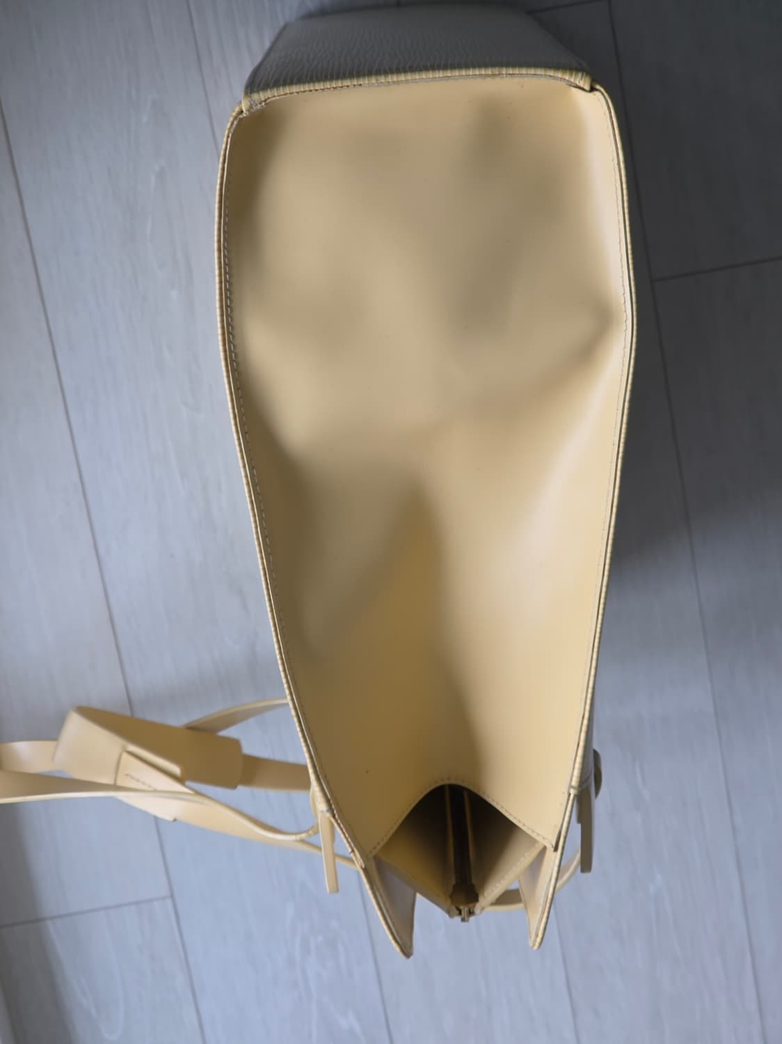 루이비통 에삐 에피레더 숄더백 크로와젯gm 옐로우 상품이미지5