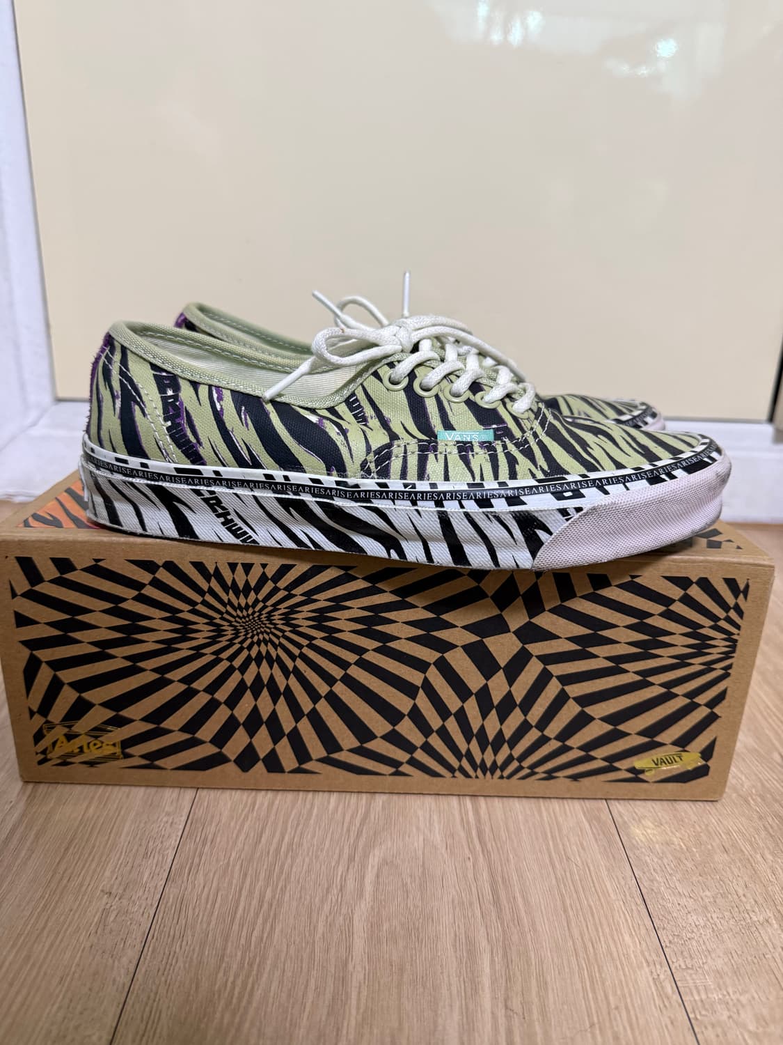 반스 볼트 x Aries OG 어센틱 LX 타이거 245 상품이미지7