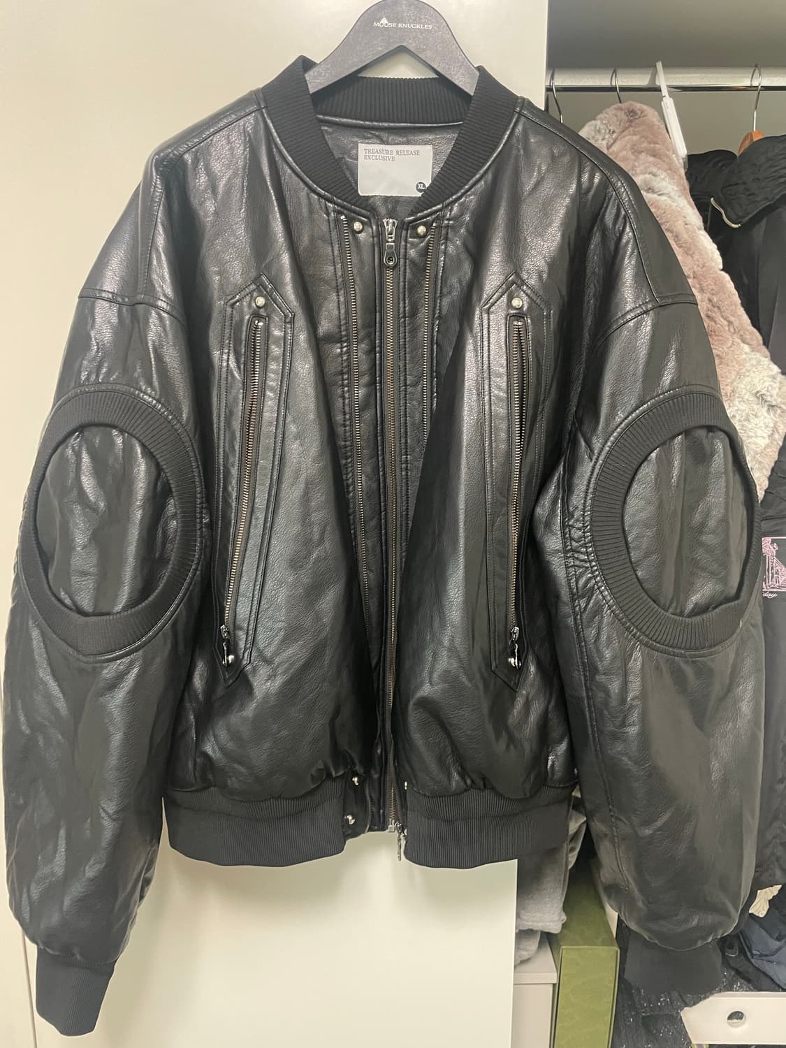 비엑세스 레더 패딩 자켓 상품이미지1