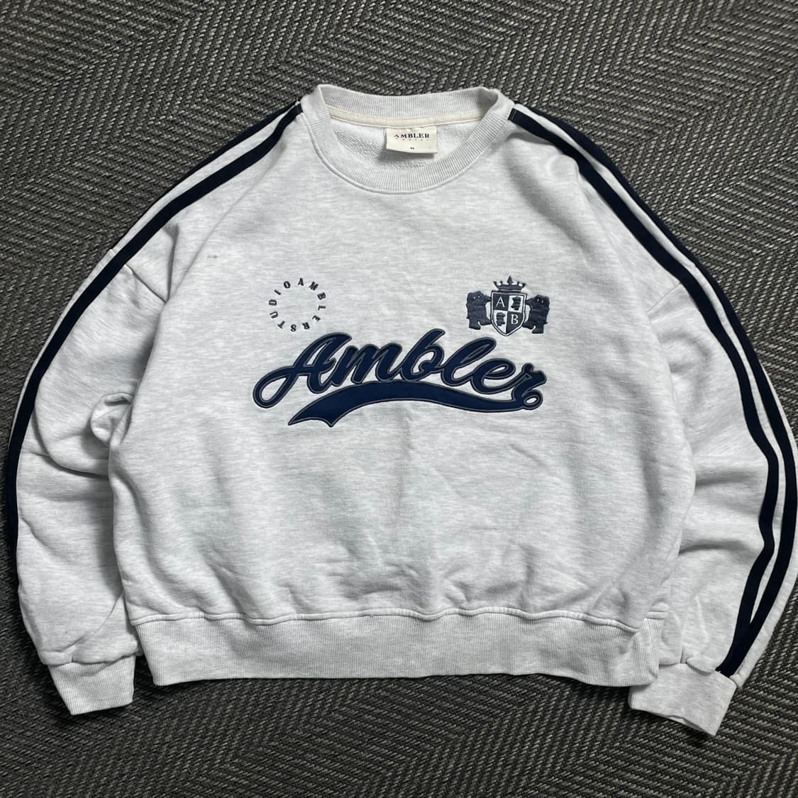 엠블러 빅로고 크롭 스웻 맨투맨 그레이o 4740 상품이미지1