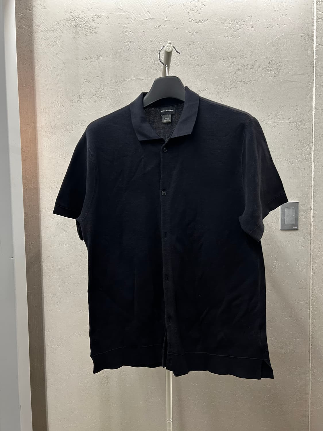 클럽모나코(CLUB MONACO) 솔리드옴므 블랙 반팔 셔츠 상품이미지2