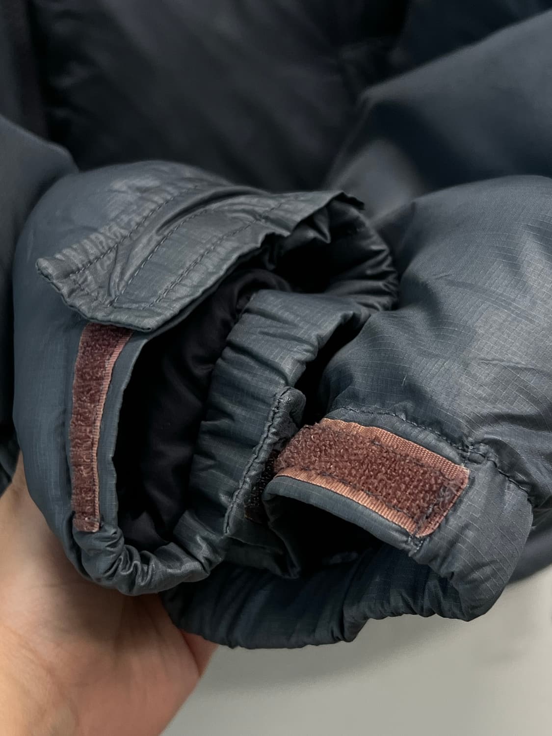 노스페이스 700필 1996 eco 눕시 구스 다운 자켓 그레이 상품이미지4