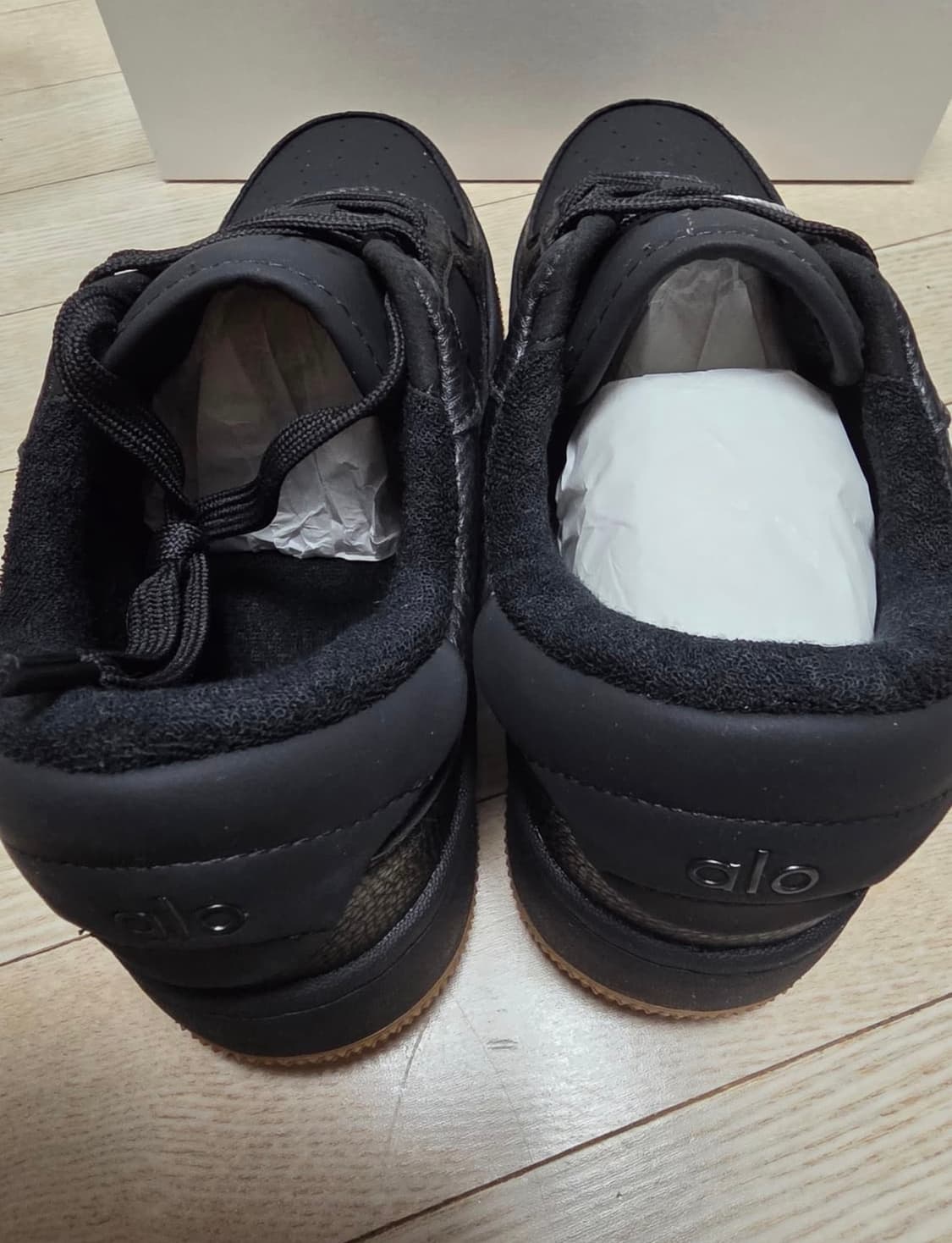 ALO 알로 리커버리 블랙 스니커즈 상품이미지3