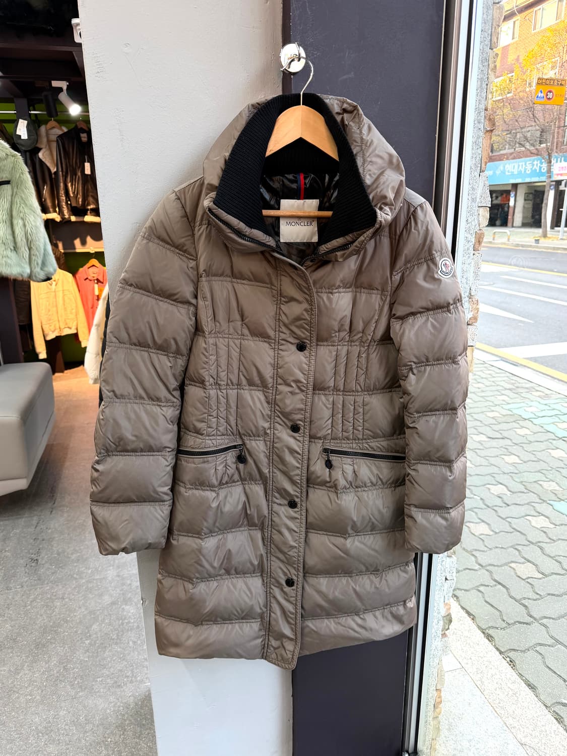 1/ 몽클레어 벨티드 와펜 구스다운 롱패딩 상품이미지7