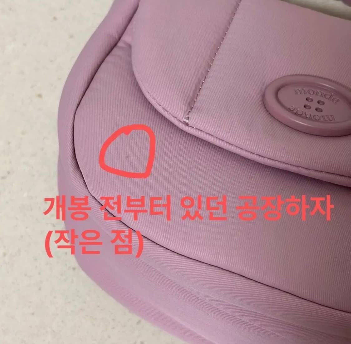 몽드몽드 클래식 버튼 패딩 크로스 백 하프문 미니 가방 핑크 여성 토트백 상품이미지3