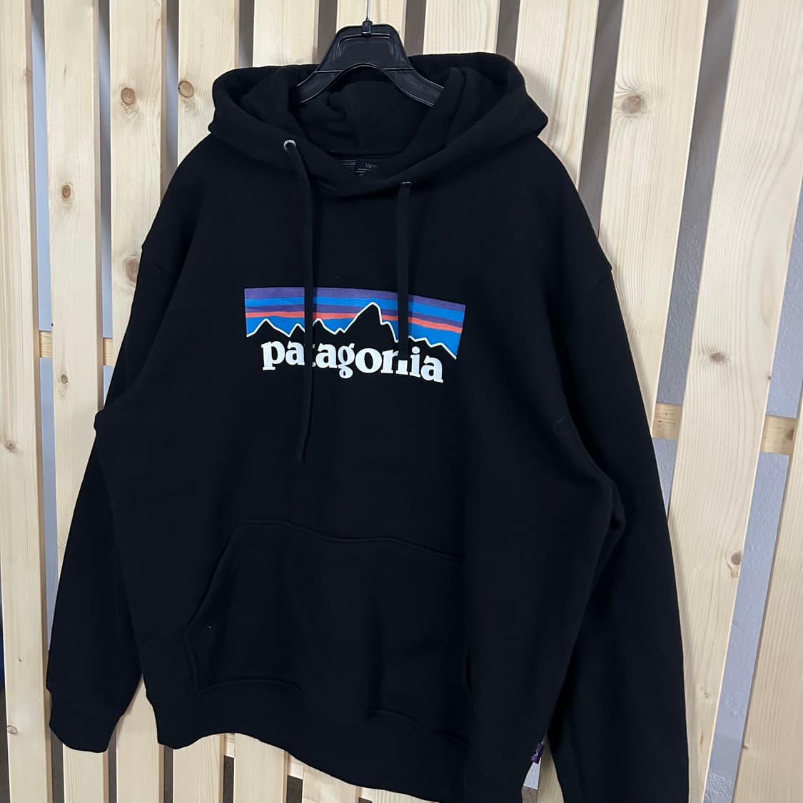 (L) 파타고니아 빅로고 블랙 후드티 상품이미지2