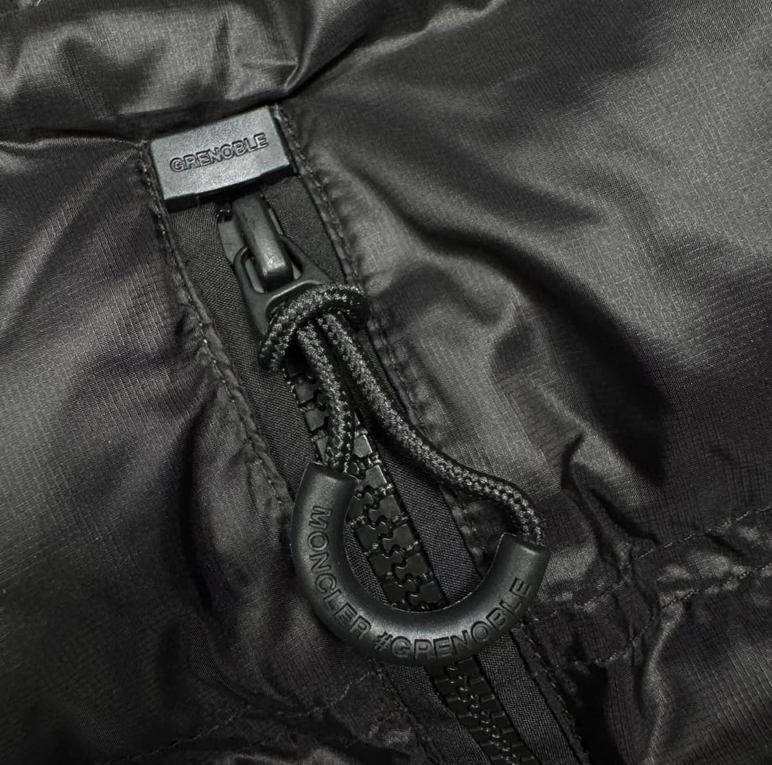 몽클레르 조끼 패딩 블랙 상품이미지5