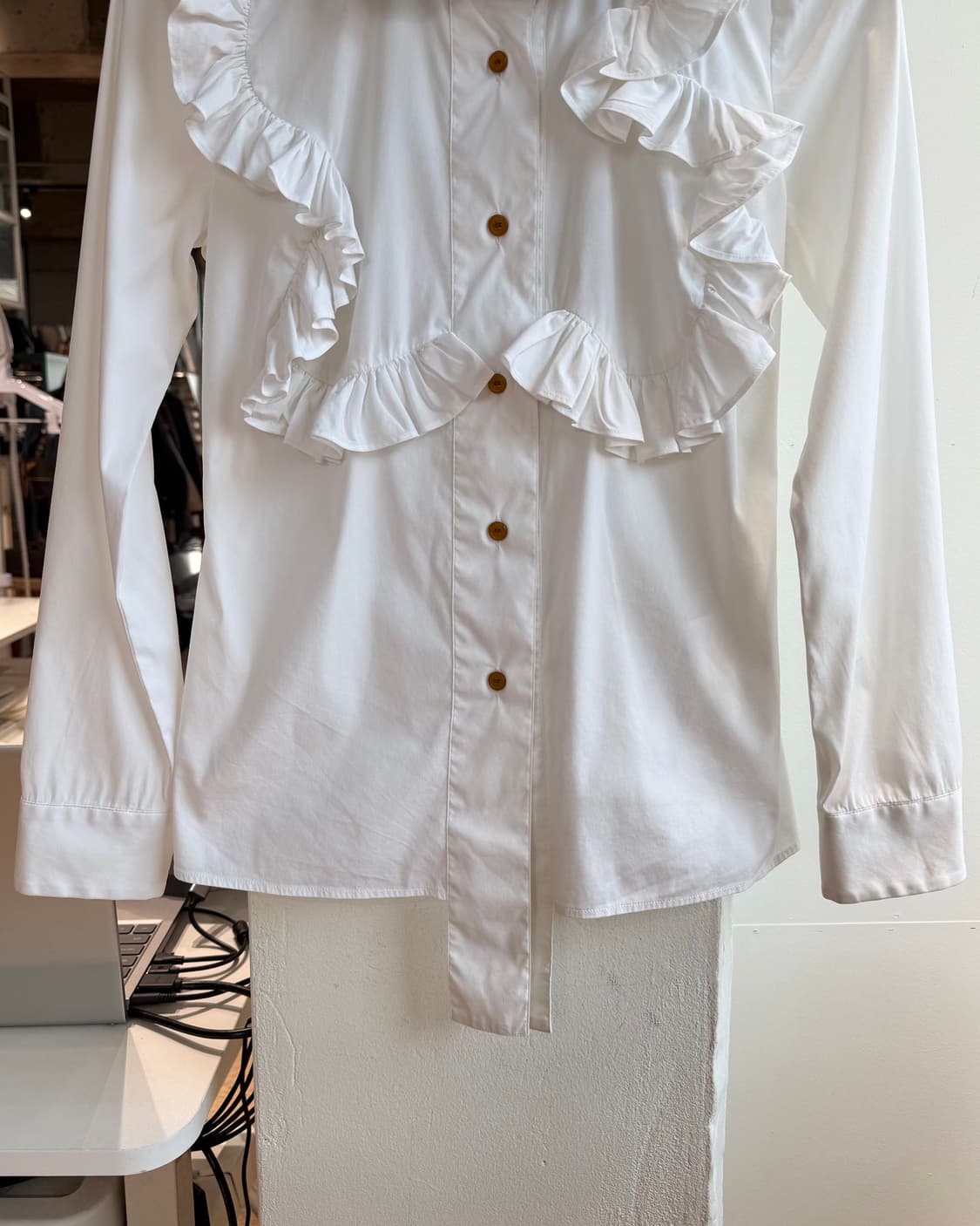 비비안 웨스트우드 레드라벨 화이트 프릴 셔츠  상품이미지6