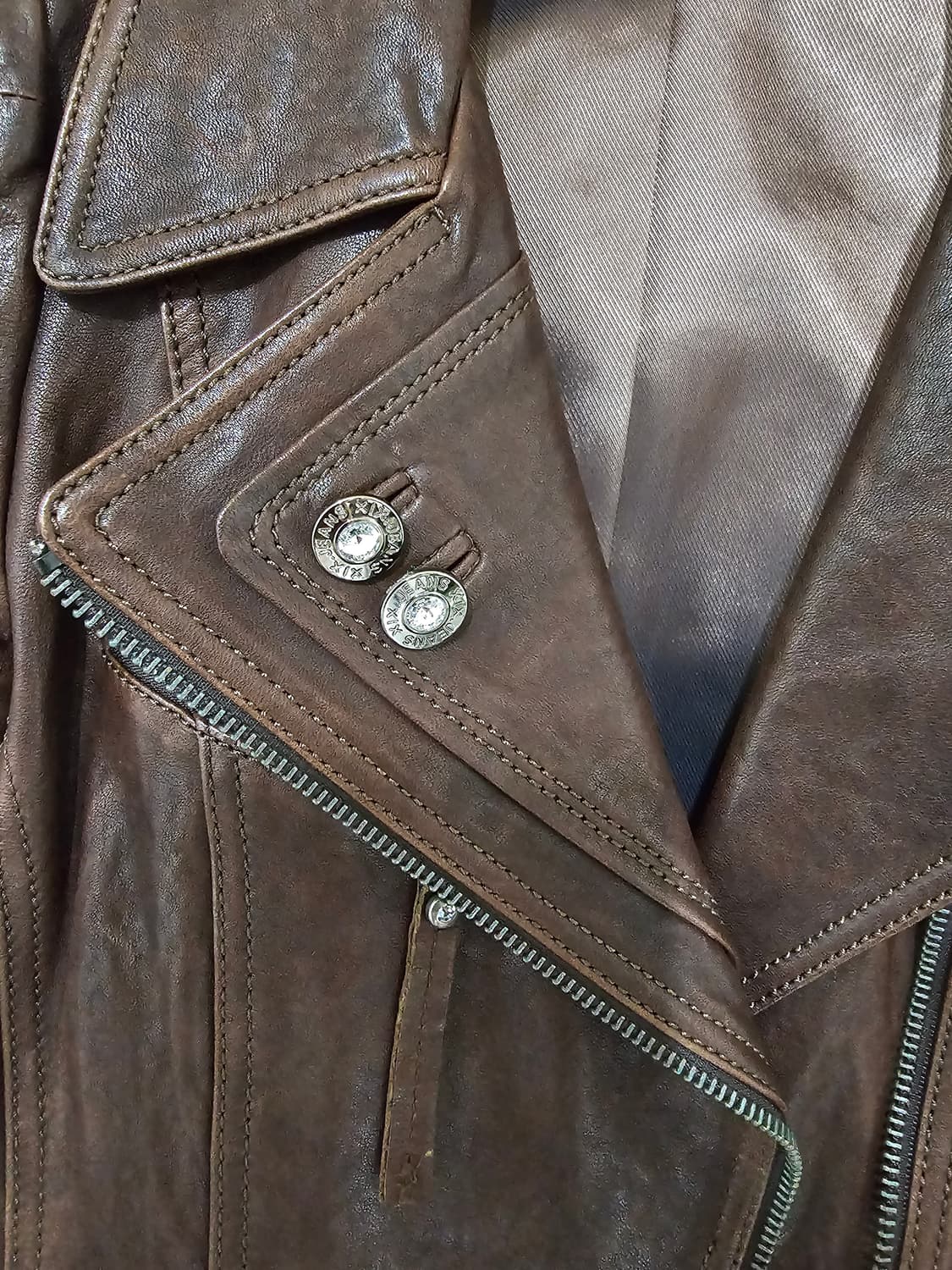 Xix 천연양가죽 진갈색 팔반짝이 배색니트 55. 스와르브스키 단추들 상품이미지3