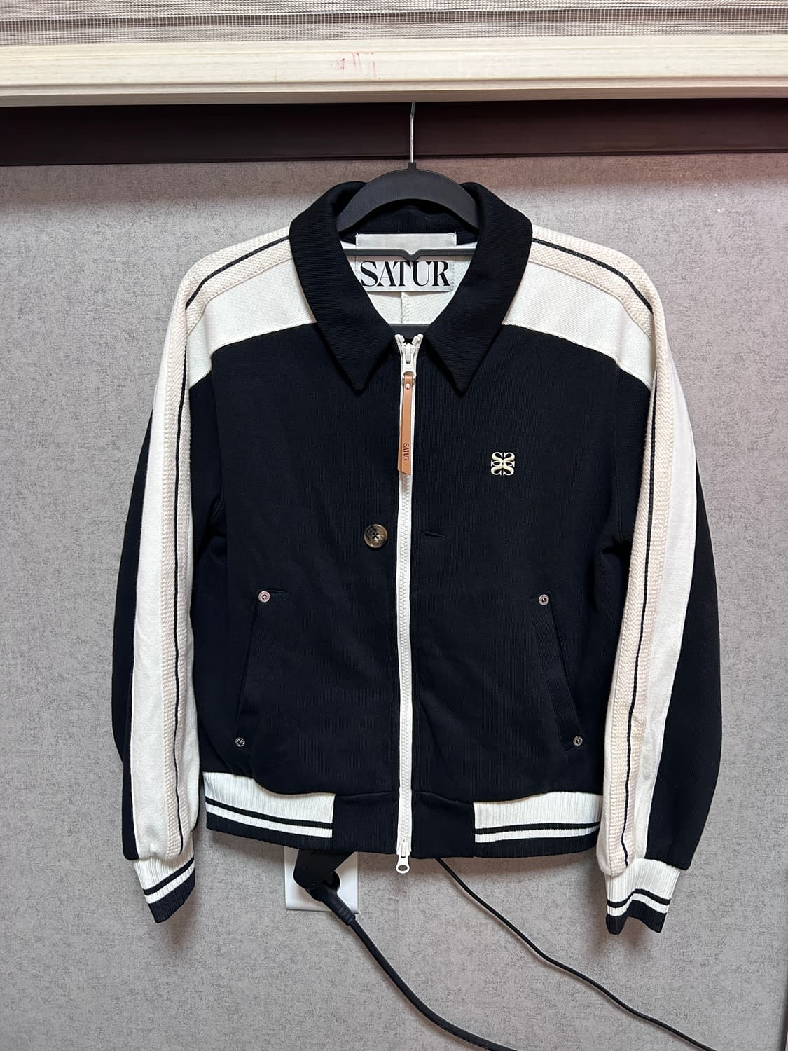 새터 로턴 칼라 트랙 집업 자켓 캐비어 블랙 ws 상품이미지1