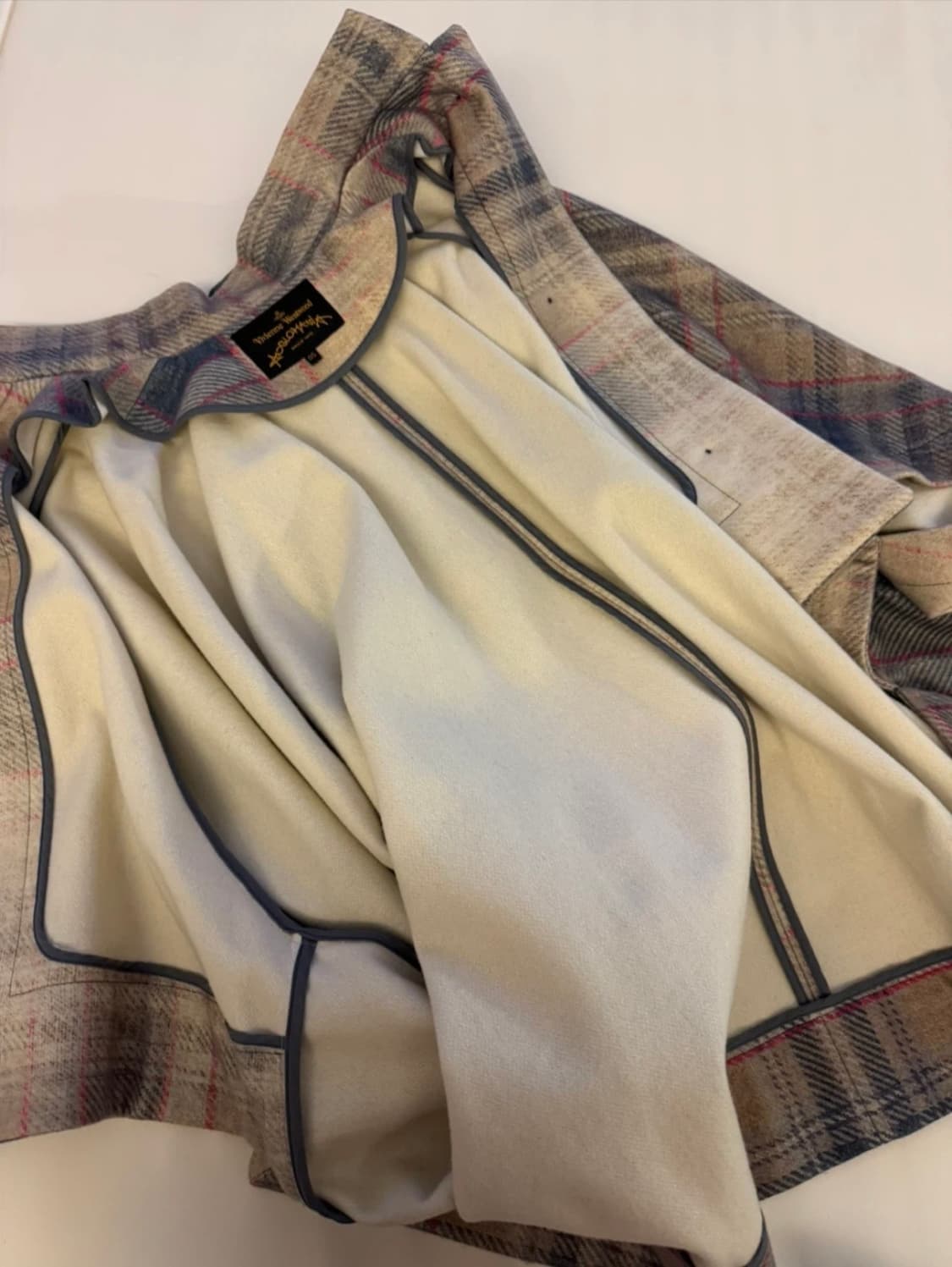 비비안웨스트우드 케이프 판쵸 상품이미지4