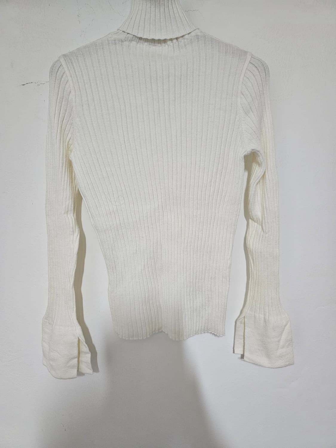 비스코사 소재로 매끄럽고 부드러운 가는골지 니트 55 상품이미지1