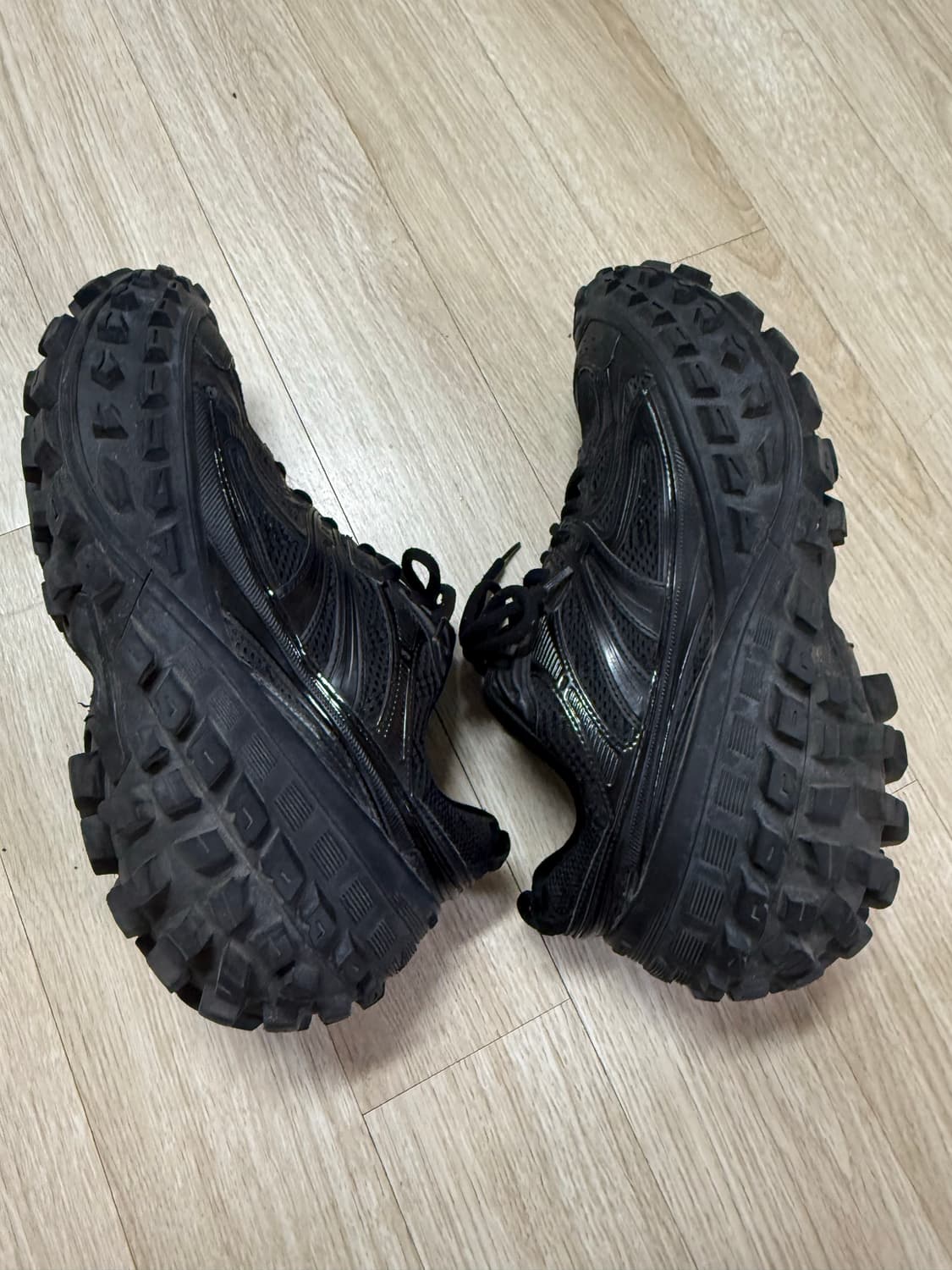 발렌시아가 디펜더 42 상품이미지3