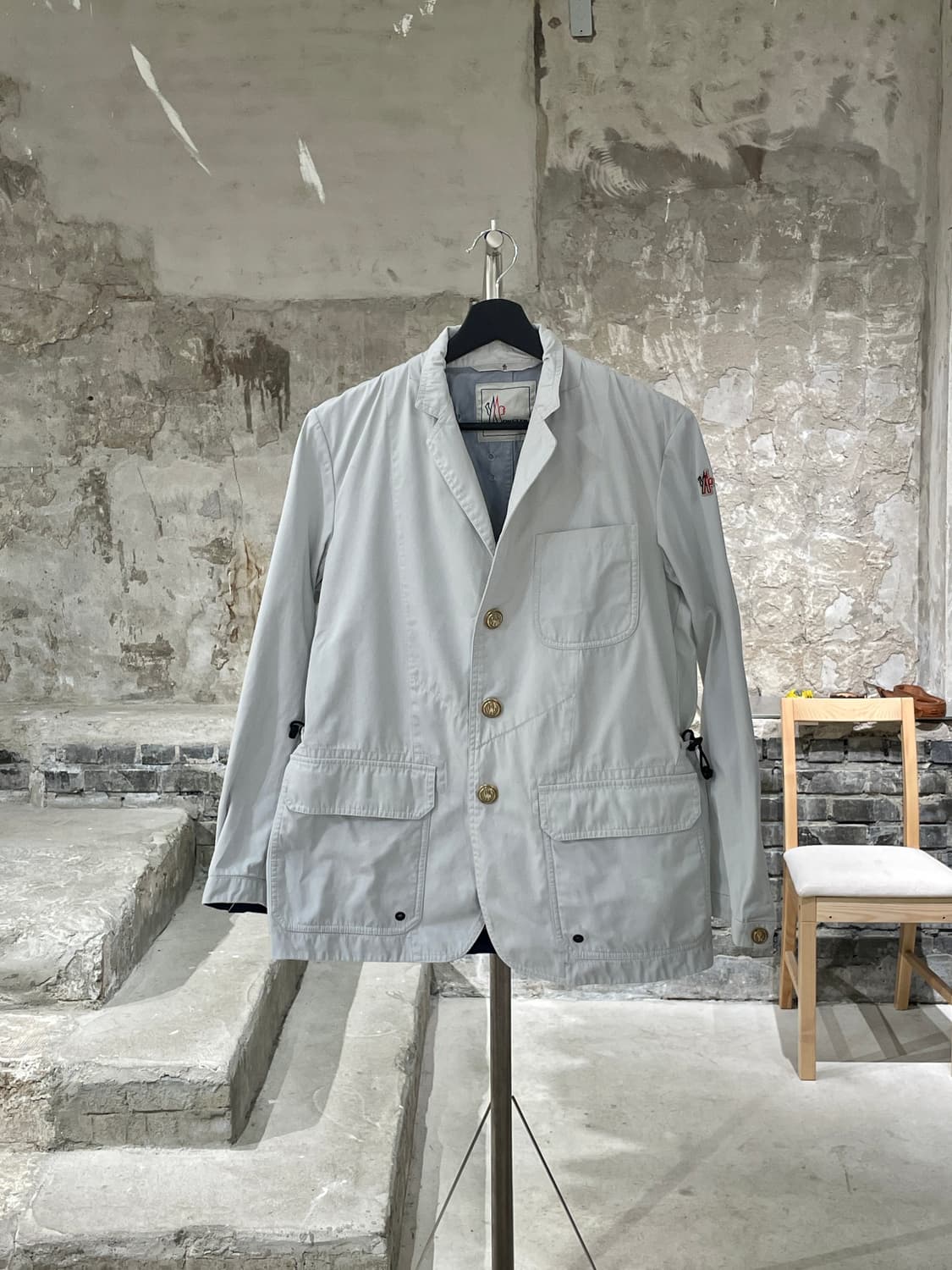 몽클레르 스노우 화이트 금장 버튼 코튼 자켓 상품이미지1