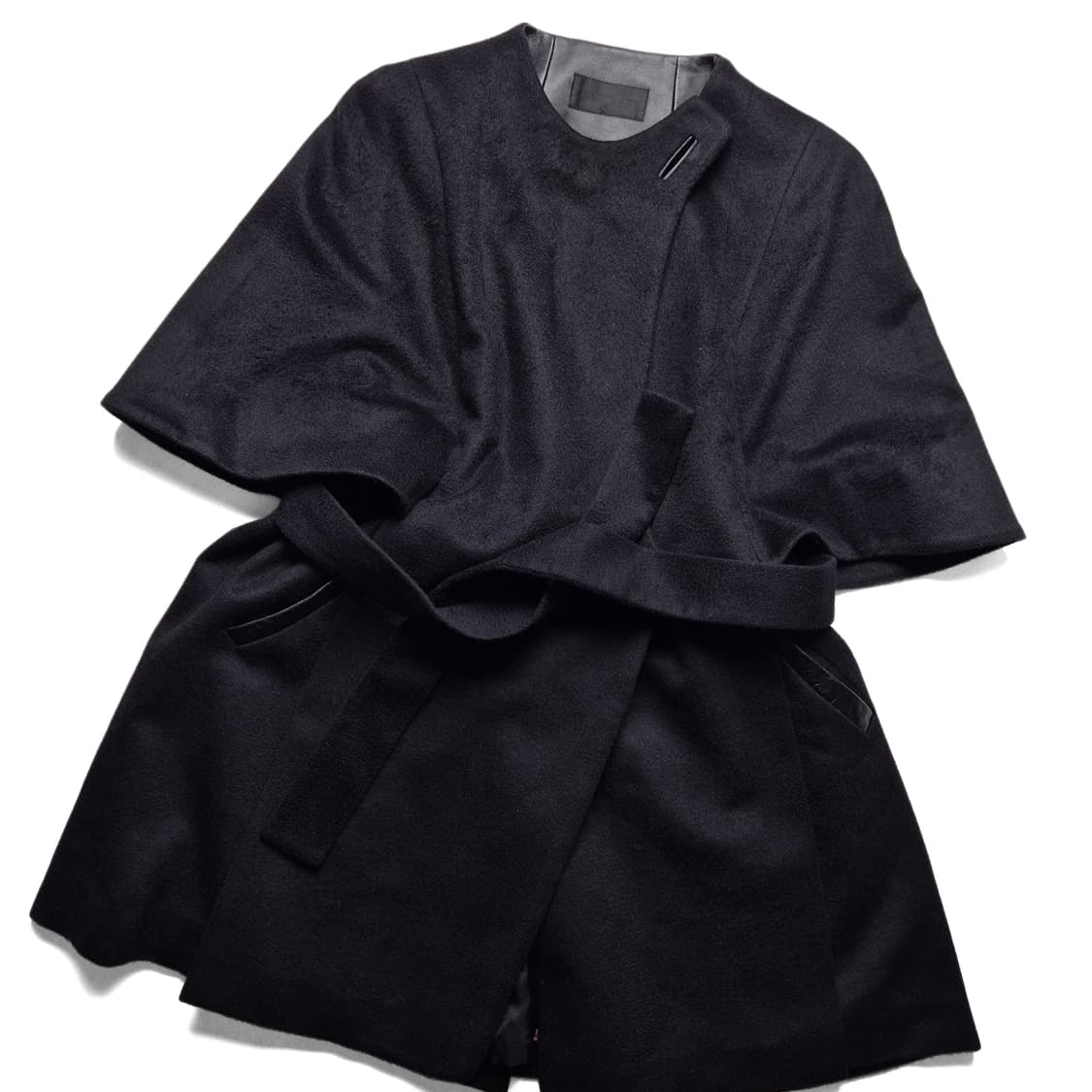 [FREE] 질스튜어트 벨티드 케이프 울캐시미어 코트 상품이미지1