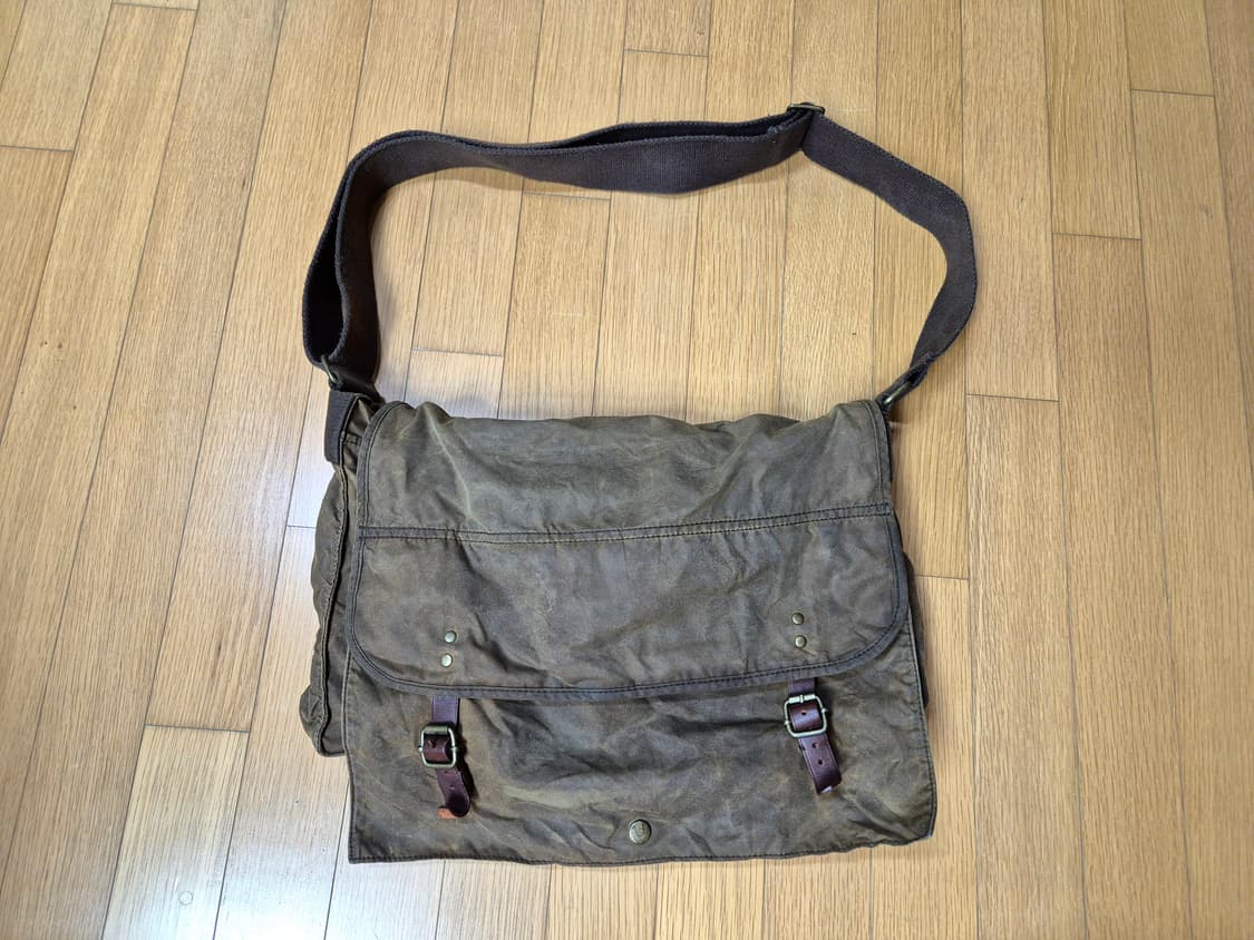 영국 british millerain x j crew 왁스 크로스백 상품이미지1