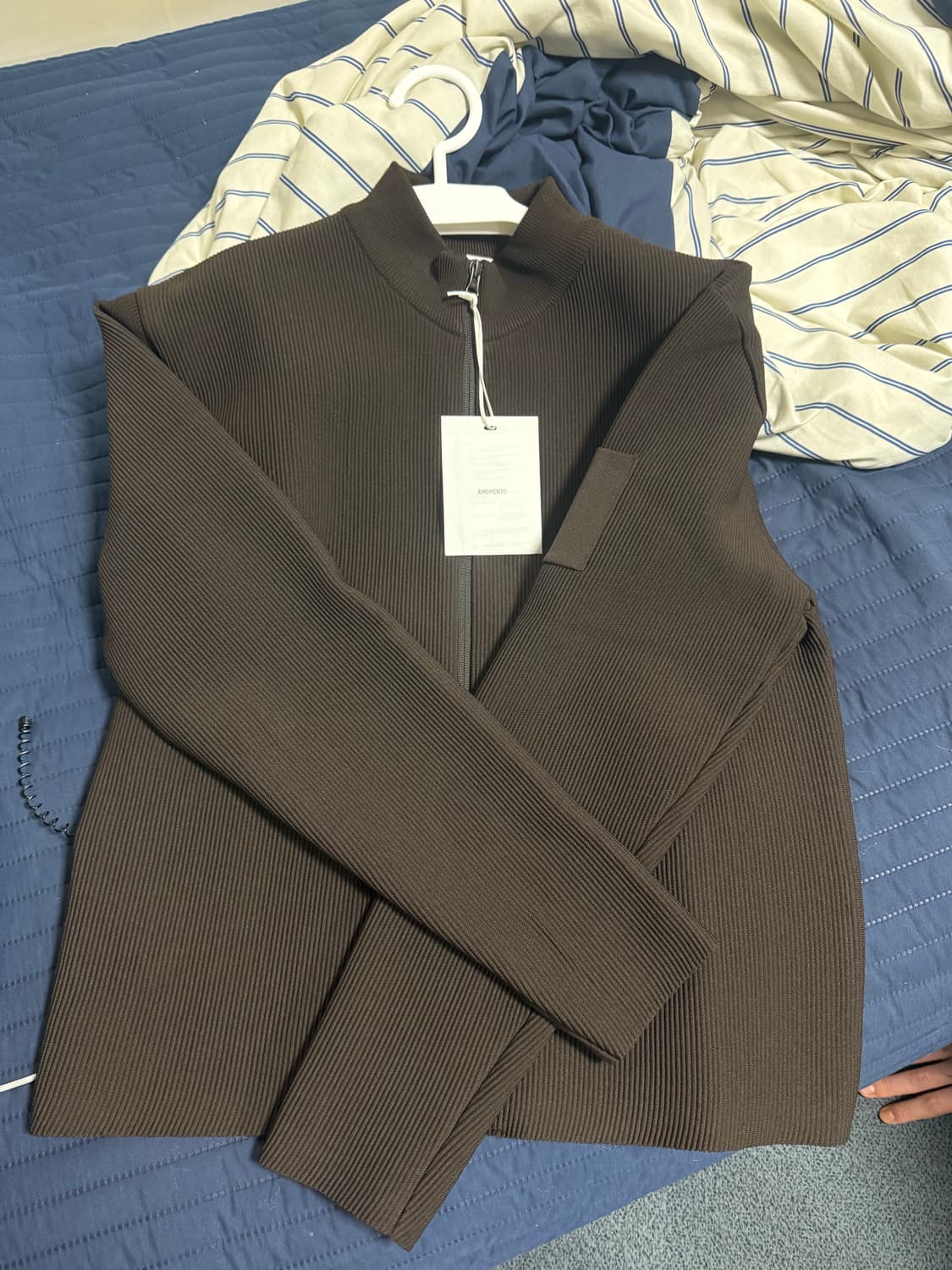 아모멘토 25ss 모크넥 집업 가디건 다크브라운M 상품이미지3