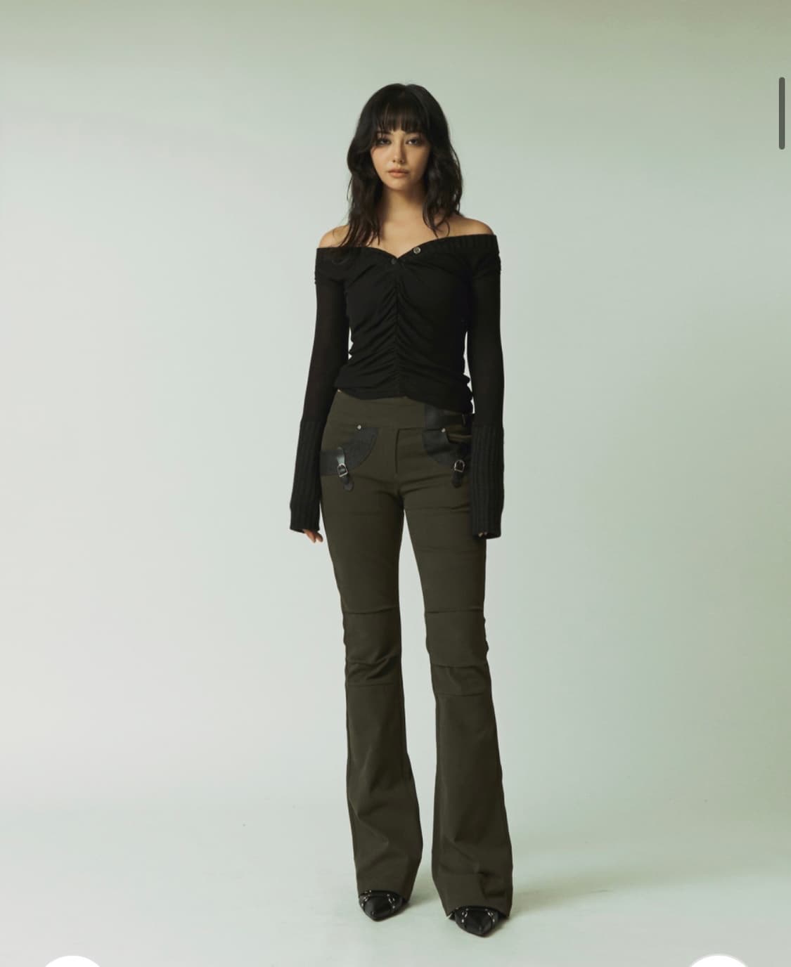 비데블 시보리 배색 니트 티 블랙 (카리나 착용) 상품이미지4